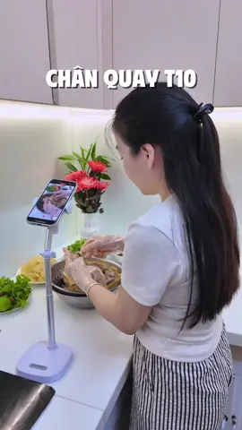 Chiếc chân quay chân ái giúp Hoa xây 2 kênh Tiktok nè! Bạn nào làm Aff thì nên sắm nha! #phamthihoa #meoxaykenh #chanquaydeban #chanquayt10 #macbox 