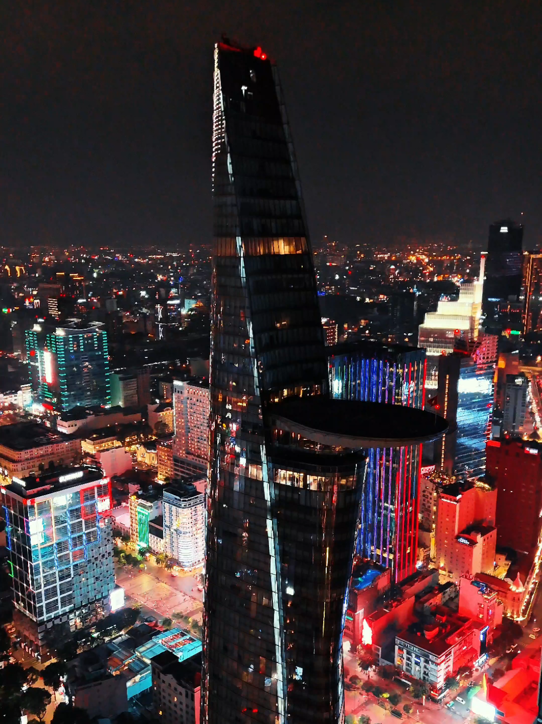 Thành Phố mang tên Bác về đêm không thua gì thượng hải..♥️🇻🇳 #hochiminh #hochiminhcity #bitexco #quan1 #tphcm #xuhuong #vietnam 