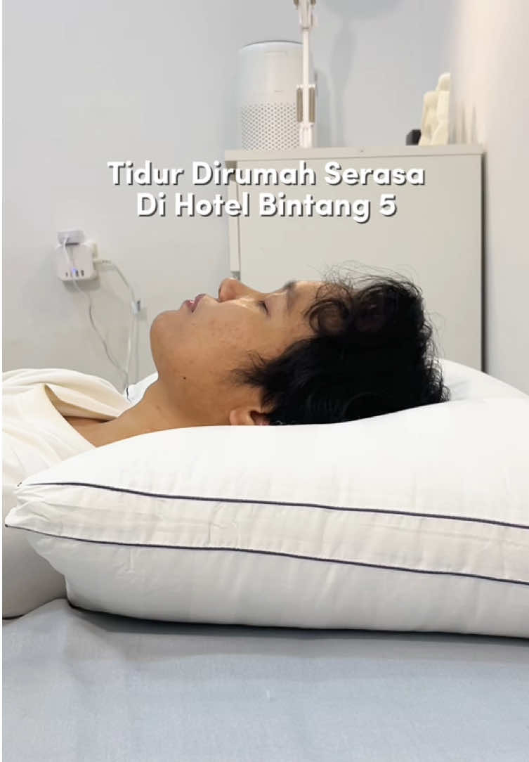 Emang bener ya bantal hotel? Ini nih kata mereka yang udah nyobain bantal splendor yuureco pantesan selalu di bilang “tidur di rumah serasa di hotel ⭐️ 5” 🏨 #bantal #bantalhotel #bantalmurah #bantalmurah #bantalviral #bantalguling #hotel #bantaltidur #bantalbuluangsa #bantalantialergi 