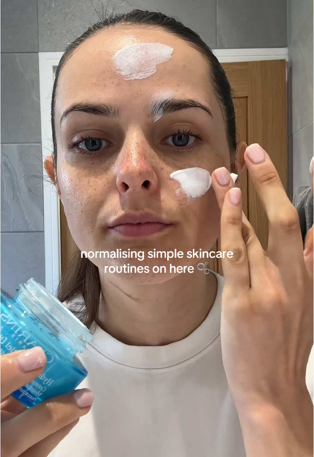 Many young girls/women are influenced on here to buy expensive skincare products & have a 20 step routine to have clear skin. Girls, your skin doesn’t need it. All you need is patience, less products, vitamins & a balanced diet 🩷 #skincare #skin #skincaretips #clearskintips #clearskin #clearskinjourney #realcontent #girlcontent #beauty #beautytips #naturalbeauty #acneskin #acnefighter #acneproneskin #acneskincare #acneskincareroutine #dermatologist #lessismore #girlies #beautyproducts 