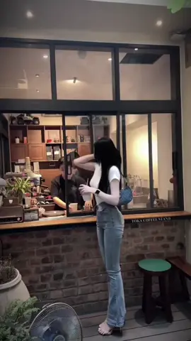 Bạn bắt đầu ghen tị và tự hỏi 