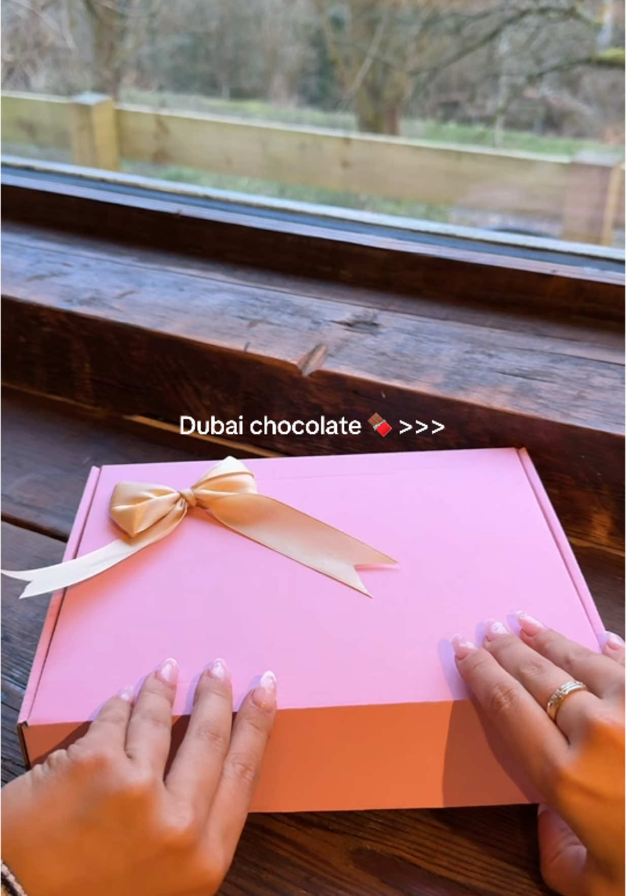 Head over to @Monika Kadzik235 to make an order for the best Dubai chocolate 🍫🫶🏼 #dubaichocolate #chocolate #chocolatelover #pistachio #pistachiochocolate 
