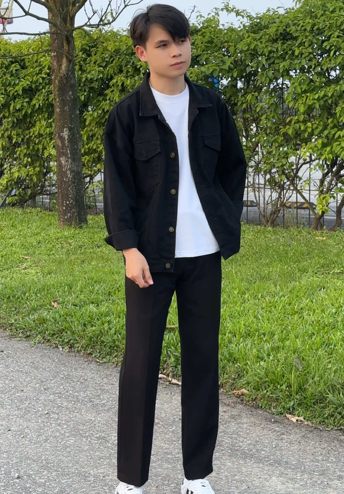 Áo khoác jean phong cách đơn giản nhưng mặc lên cực sang nha 🥰 #xuhuong #trending #reviewlamdep #outfit #tiktokshop #luongloveyou 