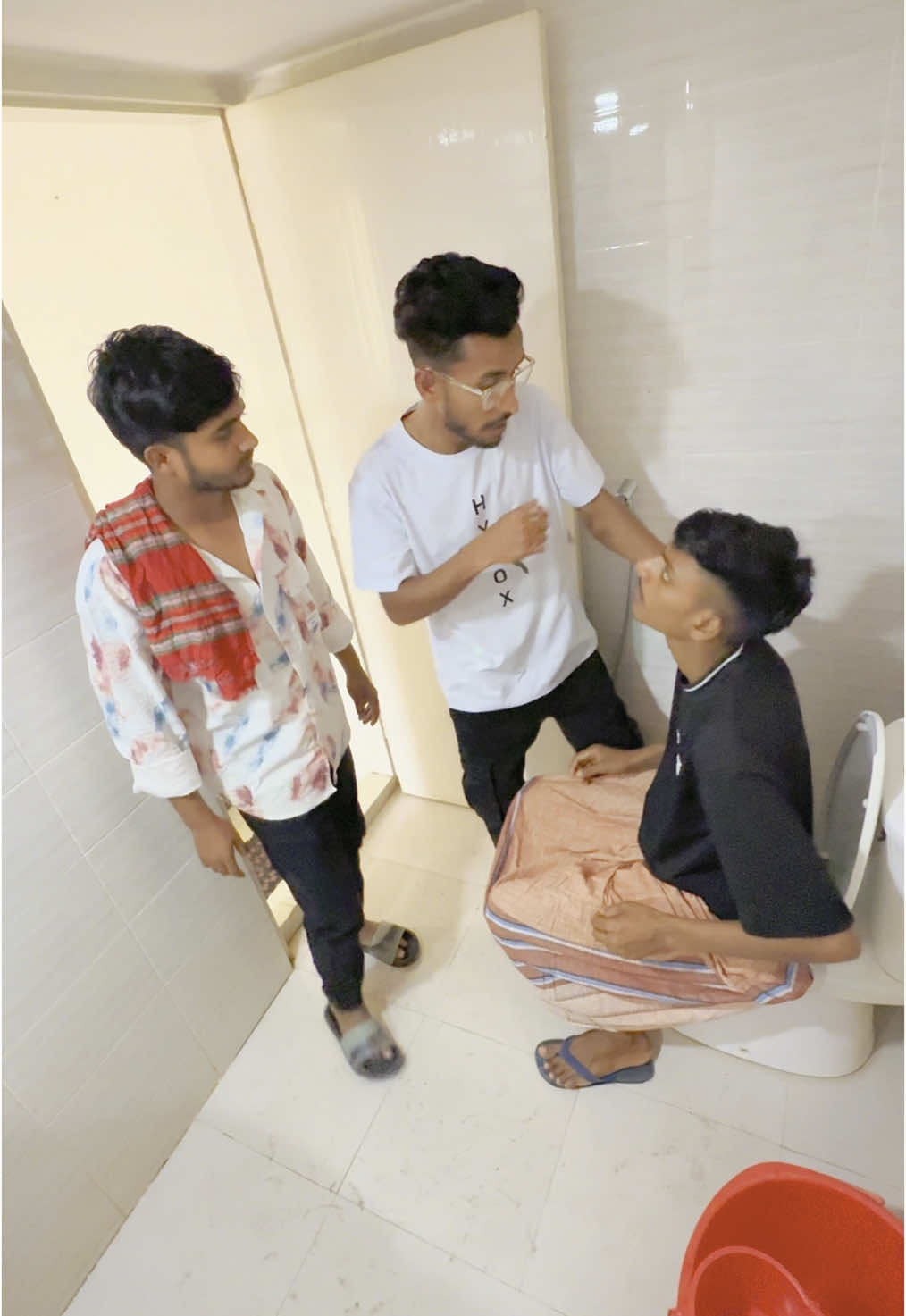 বাড়িওয়ালা যখন মিস্ত্রী নিয়ে আসে🤣 ।   #fu#funnya#banglicomedyo#comedyi#eideditiono#foryouranding 