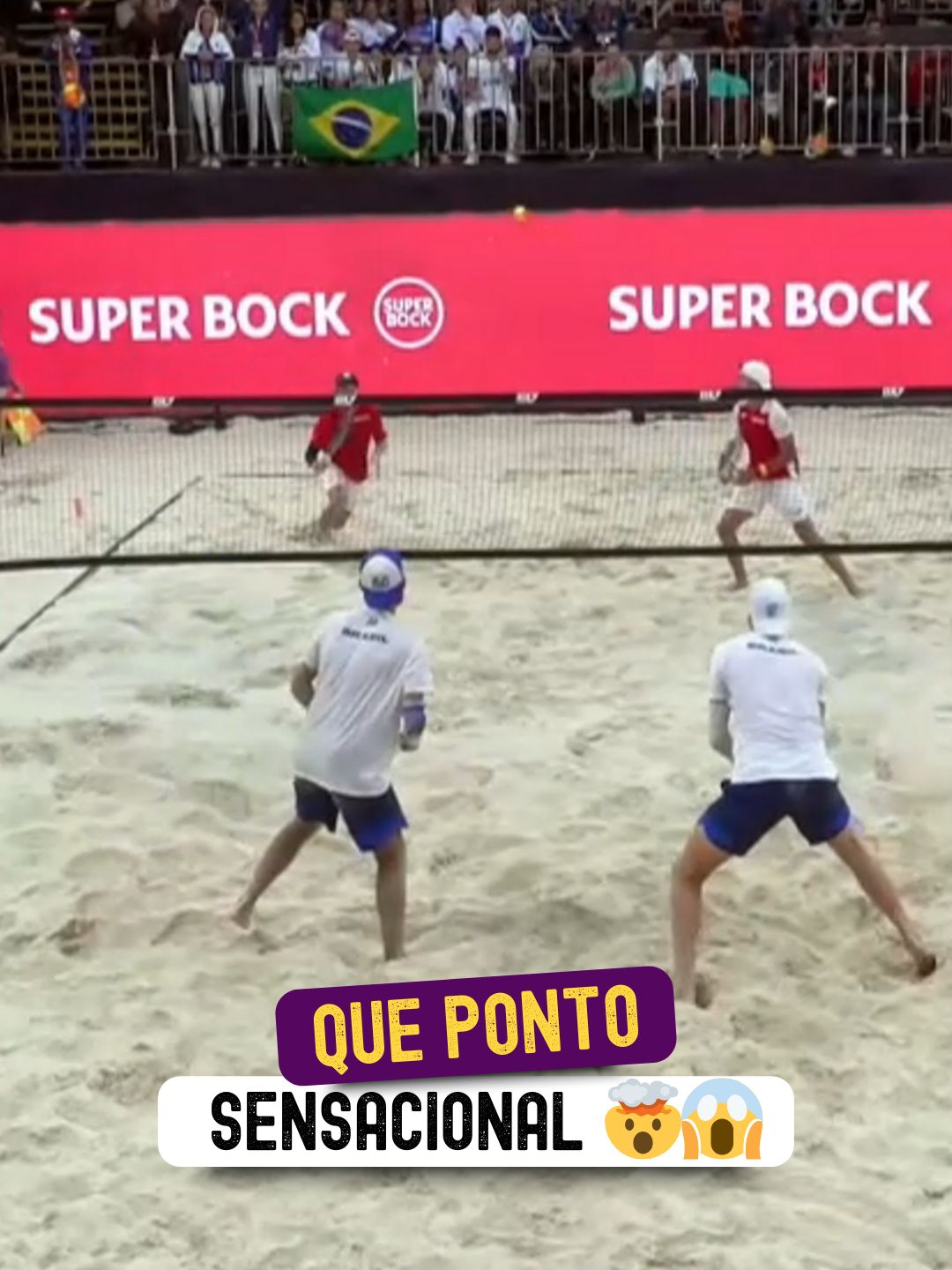 Que ponto SENSACIONAL! 😱🚀  54 trocas de bola entre Brasil 🇧🇷 e Espanha 🇪🇸 na Copa do Mundo 2024! 🔥🎾 André Baran, Daniel Mola, Gerard e Antomi Ramos deram um show de intensidade!  Quem aí aguenta esse ritmo? 🤔 🎥 Créditos: @programaplaybt Faça parte do MÉTODO MORAES 🏆🎓 Link na bio 🔗 Mais efeito, controle e durabilidade! @hexagrit mudou o jogo 🎯 Eu jogo duro, mas sem prejuízo! Proteção @aresprotector 🛡 Minha parceira de jogo? Uma raquete @zeiq.bt 🎾 Treino, evolução e muita resenha no @ravennabeachclub_! 🥳 #beachtennis #beachtennisbrasil #bt #metodomoraes #aulabt #beachtennismasculino #copadomundobt