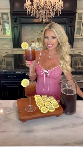 Lemon Flowers!🍋🌸 It’s all in the details!✨ The easiest way to make those lemon garnishes extra cutesy! Perfect for spring and summer beverages!  #hosting #hostess #summerideas #outdoorentertaining 