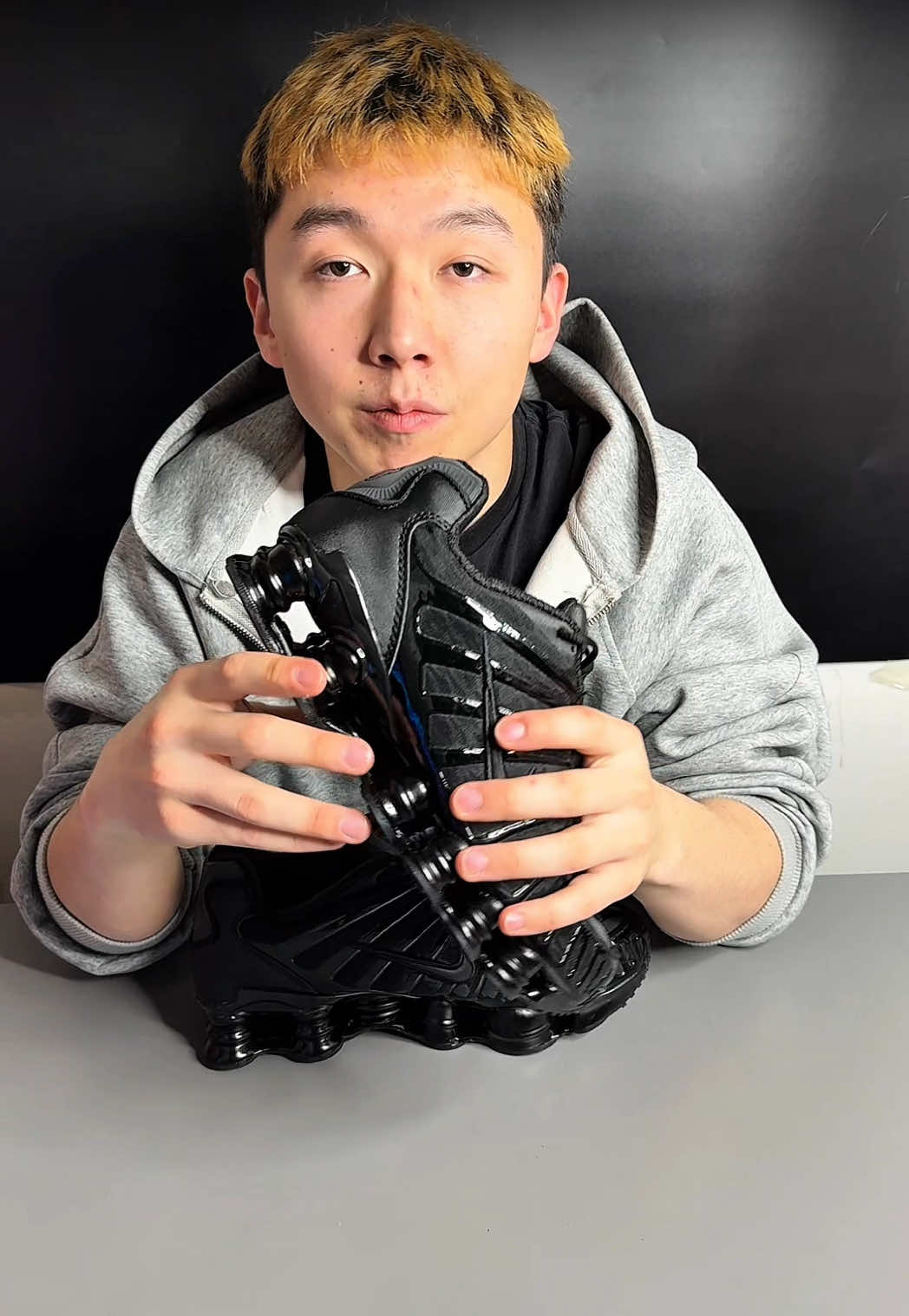 🔥 Nike Shox Black – мощь, стиль и комфорт в каждом шаге! Икона 2000-х возвращается, чтобы покорить улицы. Амортизация Shox для максимального комфорта и футуристичный дизайн для тех, кто всегда на шаг впереди! ⚡ В наличии! Успей забрать свою пару! #NikeShox #ShoxBack #StreetStyle #Кроссовки #Nike #Hype #Sneakerhead #Fashion #Стиль #Sneakers