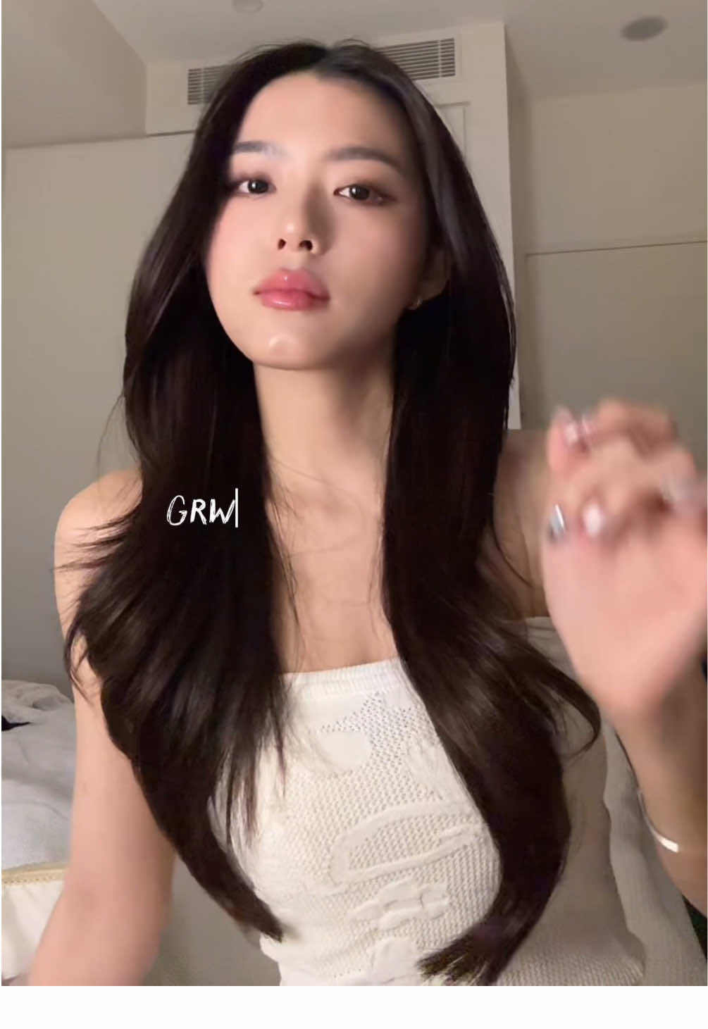 GRWM for class💻📚 Product used: @TOCOBO Juicy Berry Plumping Lip Oil shade “Black Cherry” @SK-II pitera essence  @Caudalie vinoperfect serum @Innisfreeofficial jeju orchid eyecream  @Hailey Cambodia essence cream @DALBA tone up sunscreen  @WeYoung skin filter sunscreen shade 1 “Tone Up” and puff @glow not dry concealer shade rosy salmon & white + cocktail oil blush shade “clover club” @Givenchy prisme libre powder shade 1 @Judydoll_official highlighter & contour dou + contour highlight palette + slim liquid eyeliner shade 02 deep brown @Benefit Cosmetics gimme brow shade “3” + brow setter  @SHISEIDO eyelash curler @MERZY the first gel eyeliner shade G13 Amber brown #grwm #grwmforschool #geteeadywithme #tocobo #s #caudalie #innisfree #dalba #weyoung #glow #judydoll #givenchy #benefitcosmetics #shiseido #merzy #everydaymakeup #MakeupRoutine