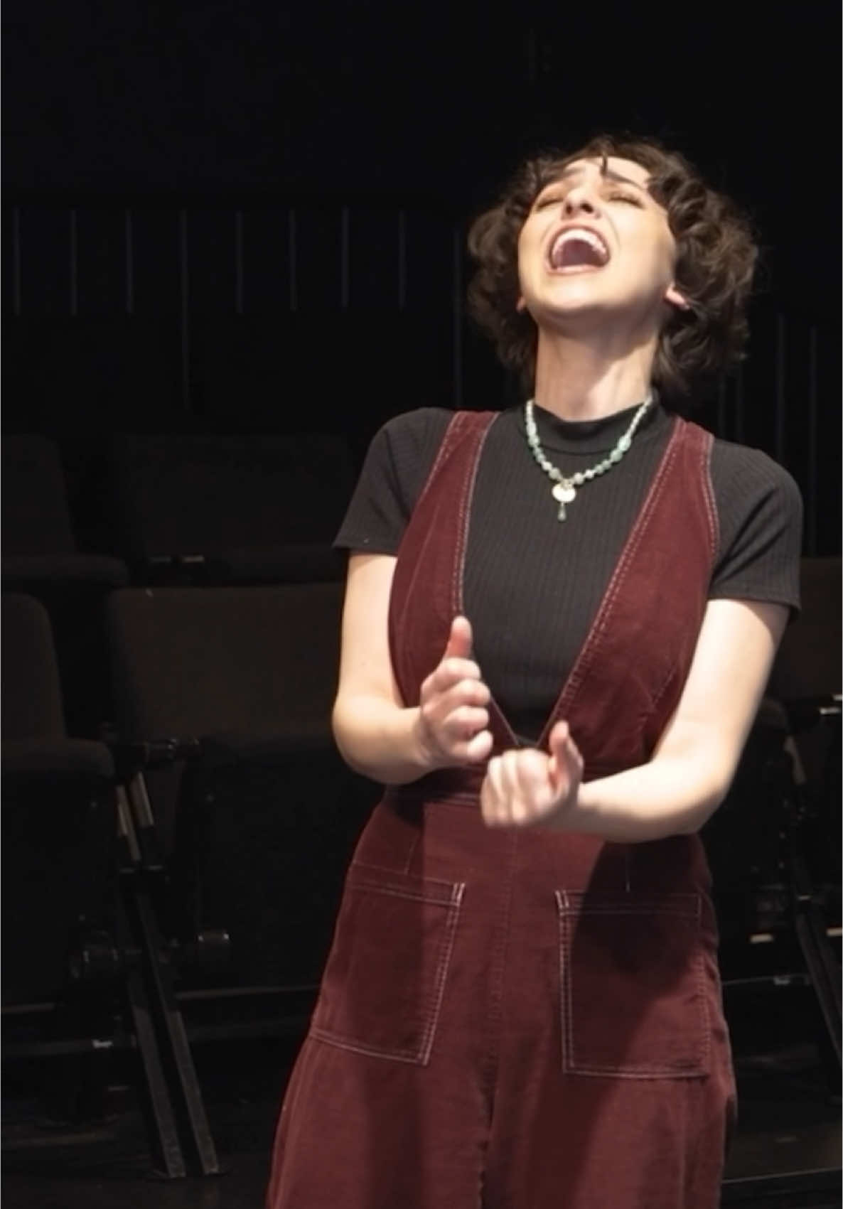 Senior MT SYDNEY CARMONA (She/Her) sings “Changing My Major” from Fun Home in our 2025 Senior Showcase! Check her out at Sydneycarmona.com and head to Syracuseshowcase.com to see the rest of this video + the rest of our fabulous seniors!⭐️🍊 @syd 💕 #SUDrama #Syracuse #musicaltheatre #Theatre #broadway #bfa #SeniorShowcase #theatrekid #Acting #voice #singing #belting #funhome #changingmymajor #viral #fyp #syracusemusicaltheatre 