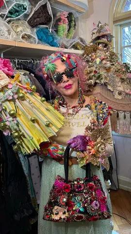 Show me your five fashion pieces in your home ❤️ 🎤 @ajay_porter  🎥 @biig_c  • • • • #nyc #fashionstyle #interiordesign #womensfashion #womenclothing #styleblogger #stylist #mtvcribs #takemetoyourhouse @purelypatricia 