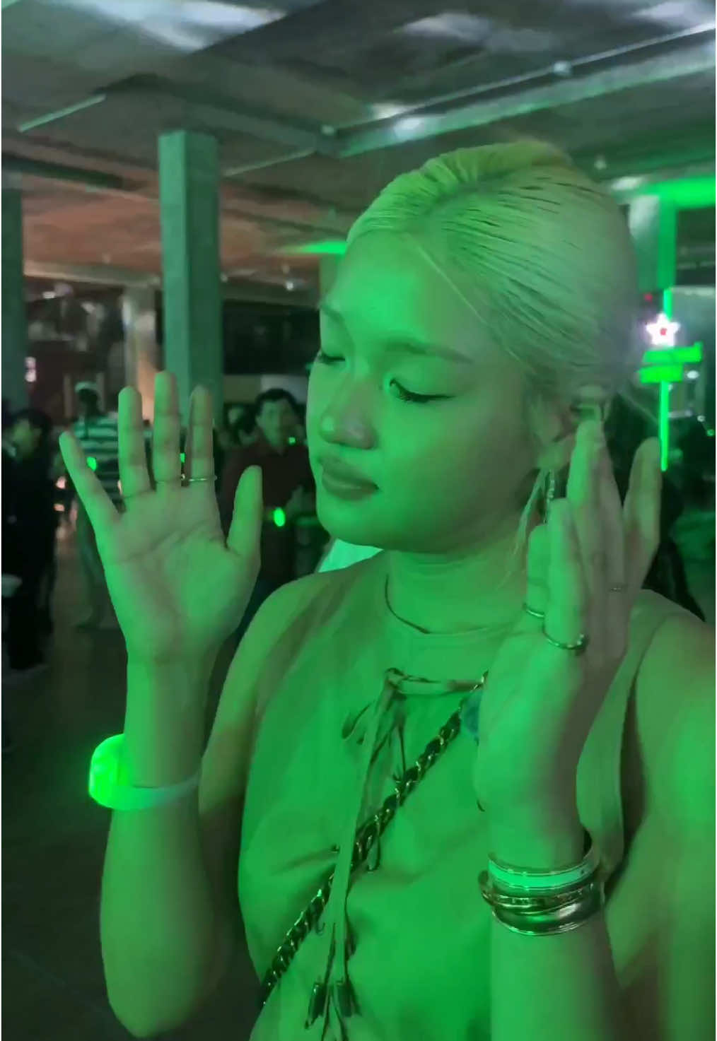 How’s my dancing guys🤣 It was such a cool and fun party🪩Thanks Heineken for having me🙌🏻 #heneiken #heinekenkh #heinekensilver #launching 