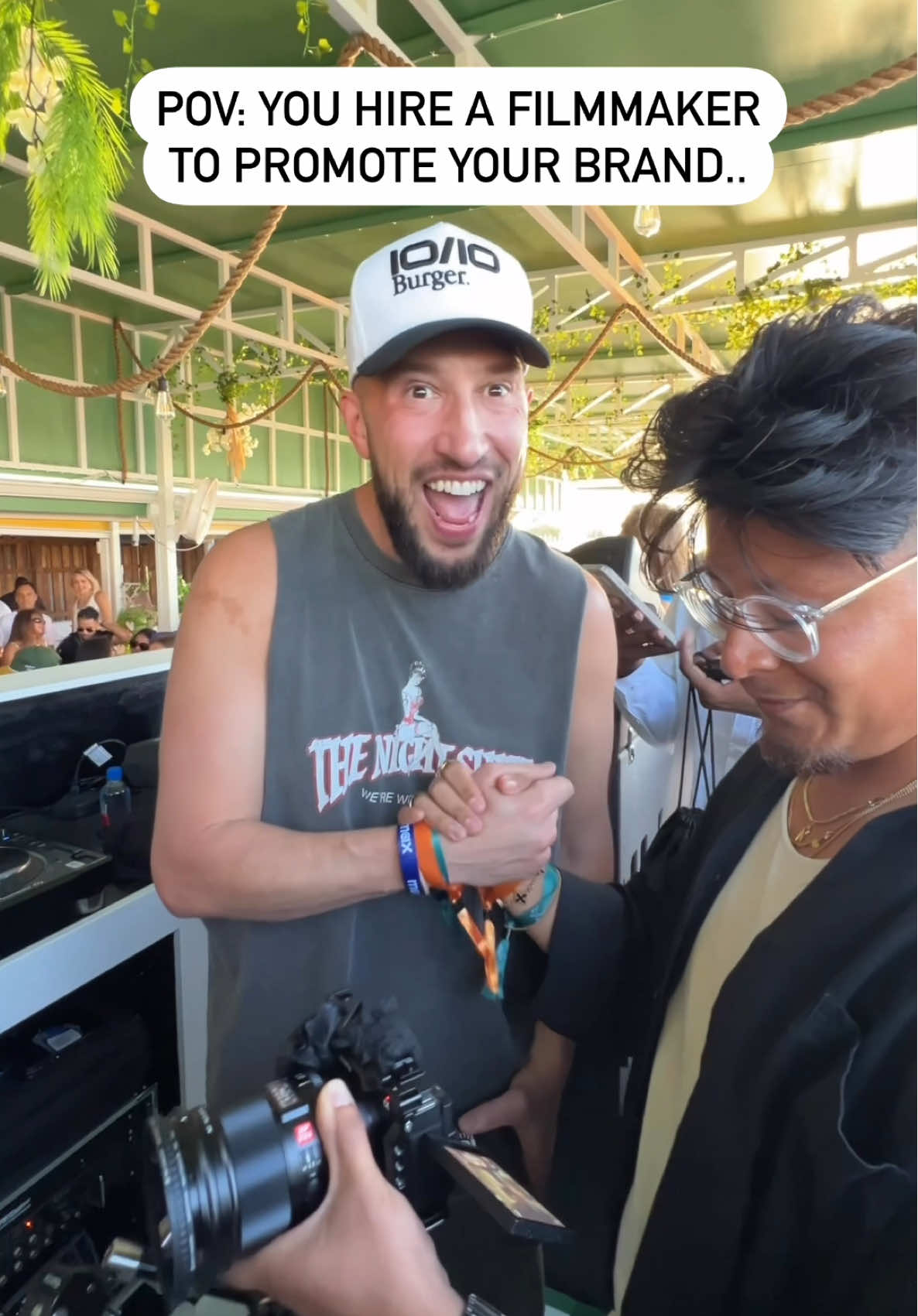 🤯🎥🍔 CRAZIEST Burger + Camera set up!😂 @1010burger x @palmtreeclubmiami x @palmtreecrew x @gordosz #filmmaking #videoedits #videoediting #chicagovideographer #chicagophotographer #miamivideographer #miamiphotographer #sonyalpha #newyorkvideographer #nycvideographer #lavideographer #losangelesvideographer #jakepaul #loganpaul #contentcreator 
