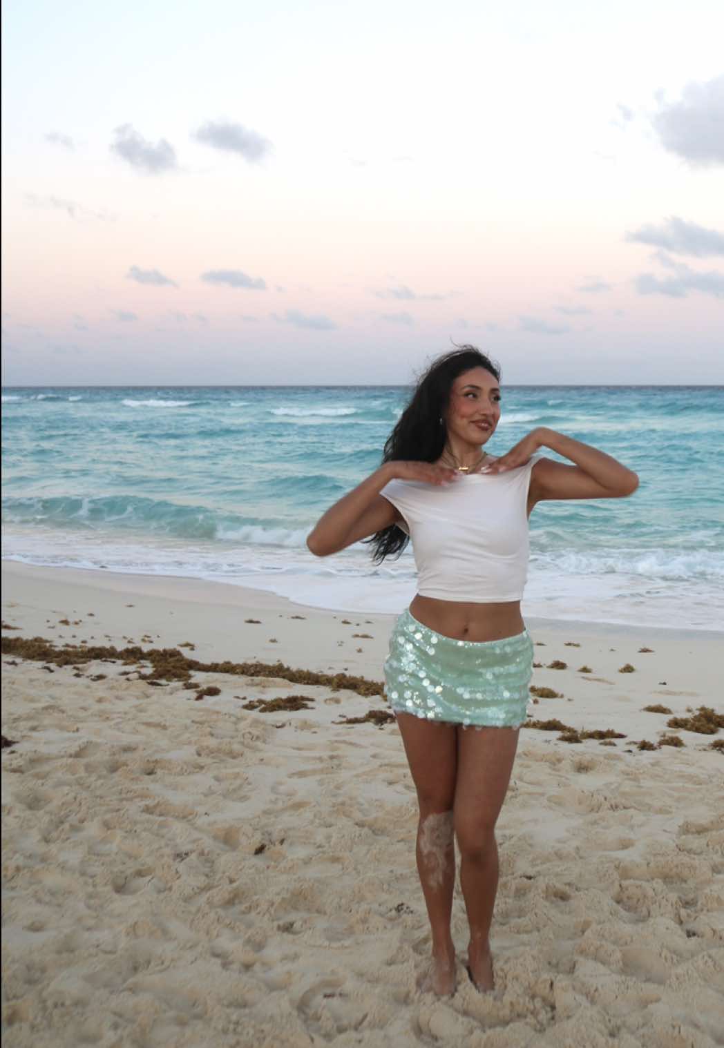 my dry skin and hair is THRIVING HERE it’s almost like I was meant to be here 🤭👀🇲🇽 #SelfCare #selfcareera #MomsofTikTok #romanticizeyourlife #romanticizingmylife #cancunmexico #vacation #youngmom #youngmomsoftiktok #selfcaretiktok #travel #OOTD #outfitinspo #ootn #outfit #beach #vacationoutfits 