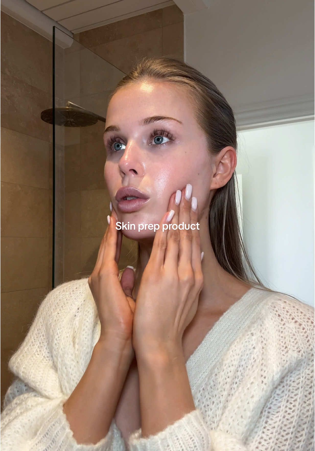 Annonce | Girls, do yourself a favor and get this one! Virkelig mit favorit produkt til skin-prep og ingredienserne er ON POINT!! @Lancôme  #skincare  #lancomeskincare #renergie #CRxRETINOL #vitaminc #retinol #peptide 