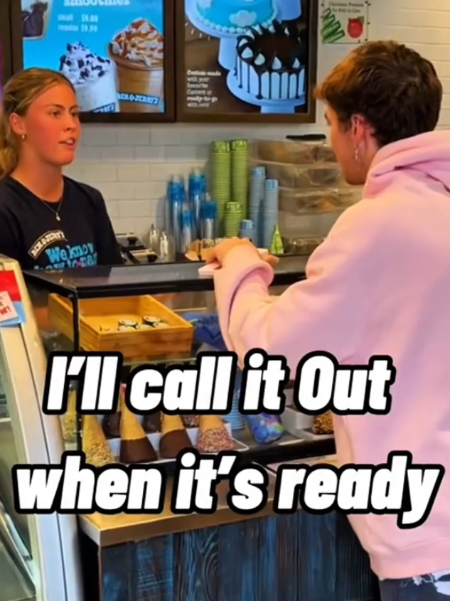 Your name please part2 😂  #yournameplease #yournamepls #yourname #icallyouout #outcalling #ausrufen #falschername #wrongname #callmenames #callyounames #coffee #cafe #starbuks #order #yourorder #orderplease #spaß #funny #fun #witzig #humor #verarsche #prank #pranks #waitress #cashier #kassierer #kassiererin #kellner #kellnerin #angestellte #employee 