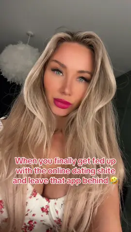 The online dating world it’s a trap it’s not real it’s so rare to find love! When love comes knocking at my door or in the local supermarket while I’m out I’m here for it 🤣 or I will be simply left on the shelf 🤷‍♀️ #dating #datingtips #hinge #bumble #tinder #singlelife 