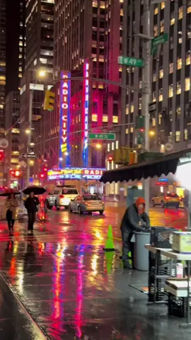 New York City relaxing night walk in the rain ☔️ 