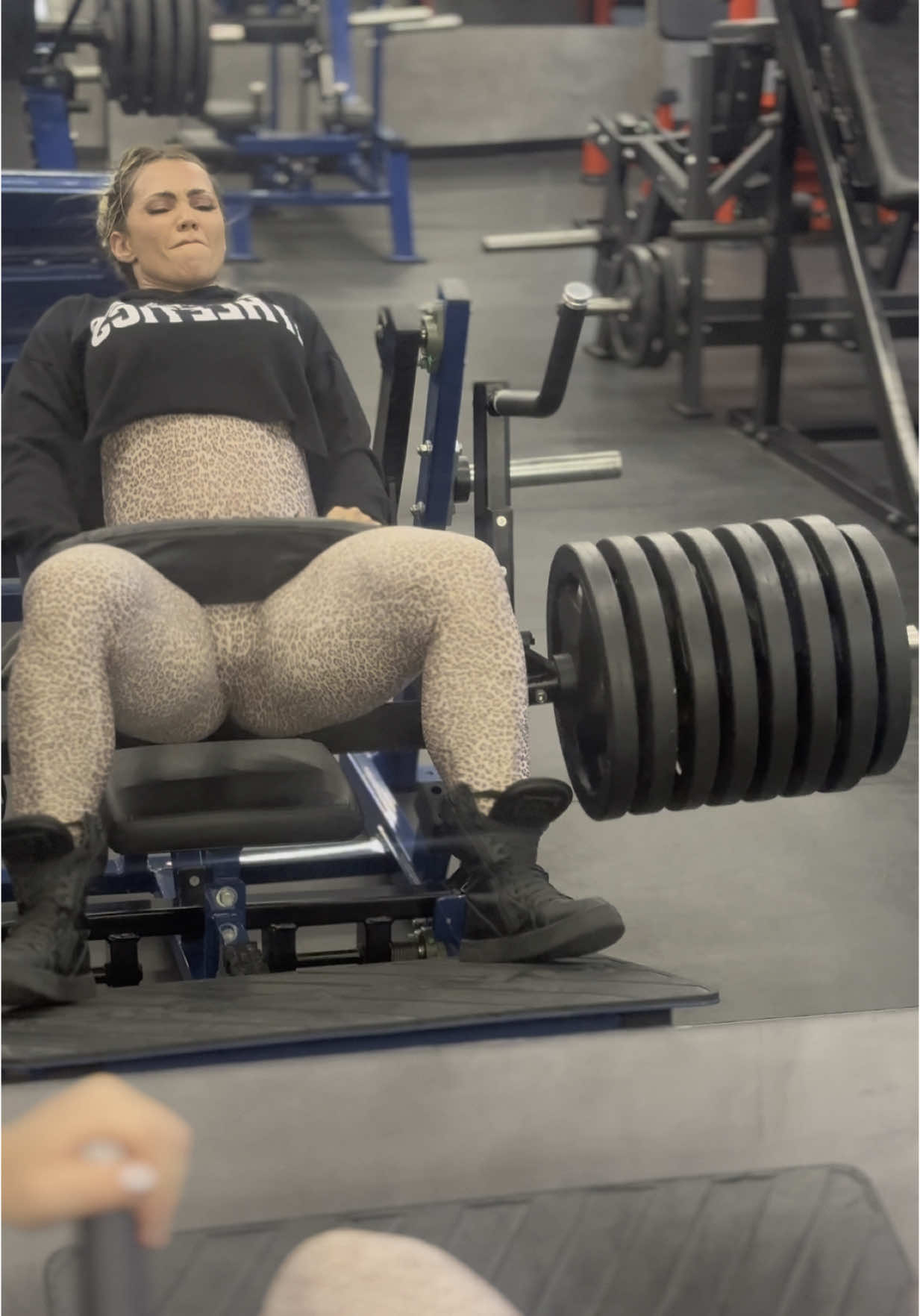 320kg no glúteo 