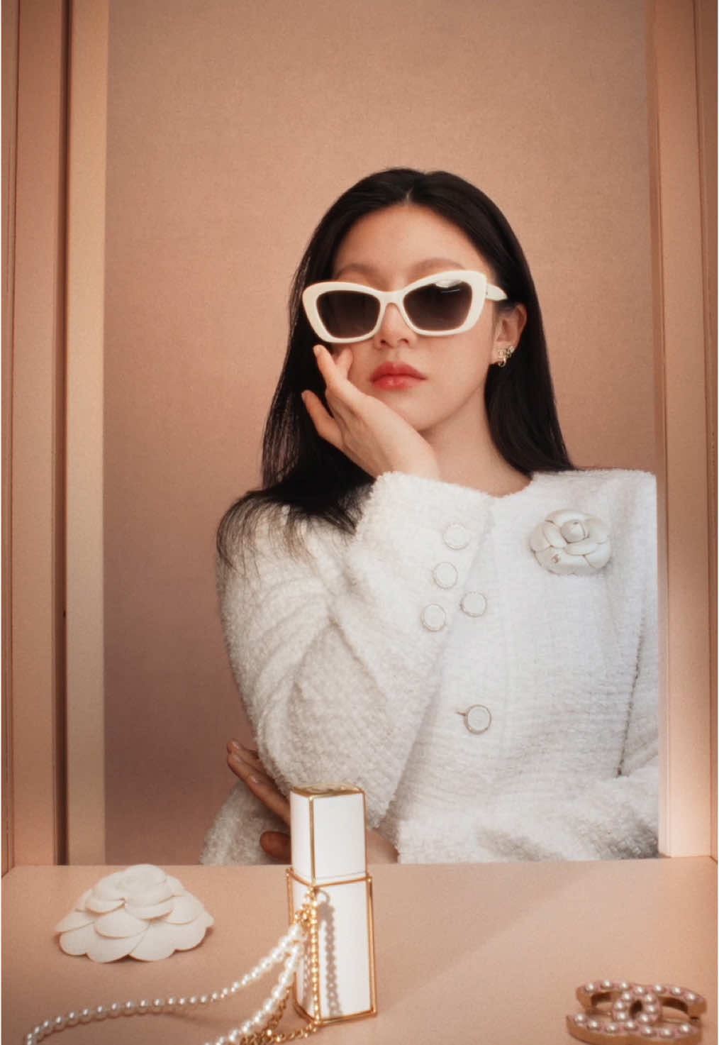 BEAUTY BEHIND THE DOOR - Spotlight #CHANELBeauty #CHANELFragrance #CocoMademoiselle 
