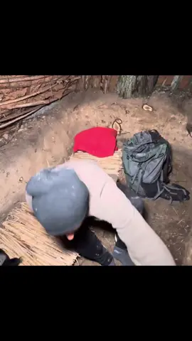 Buildinga Clay Shelter Under an Old Tree for Survival | Warm Stove and Wild Deer#forest #survivalskills #solotravel #satisfying #survival #Camp 