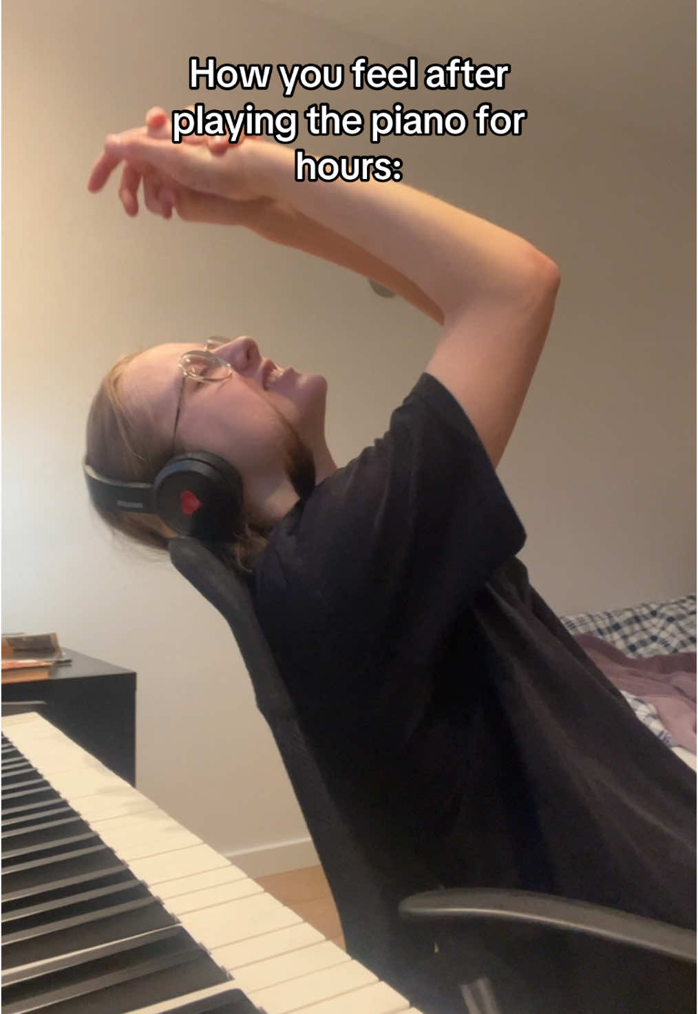 The wrist pain or finger pain 🥹🥲 #artist #foryoupagе #piano 