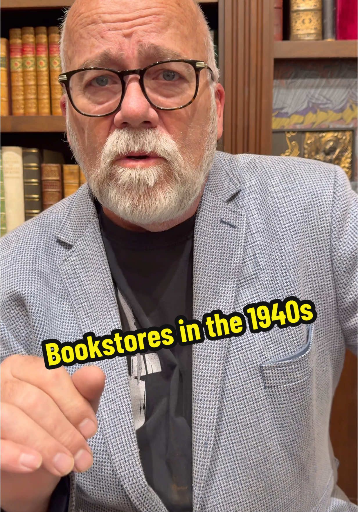 Have you ever wondered what bookstores were like 80-100 years ago? #bookstore #thebigsleep #humphreybogart #laurenbacall #bookworm 