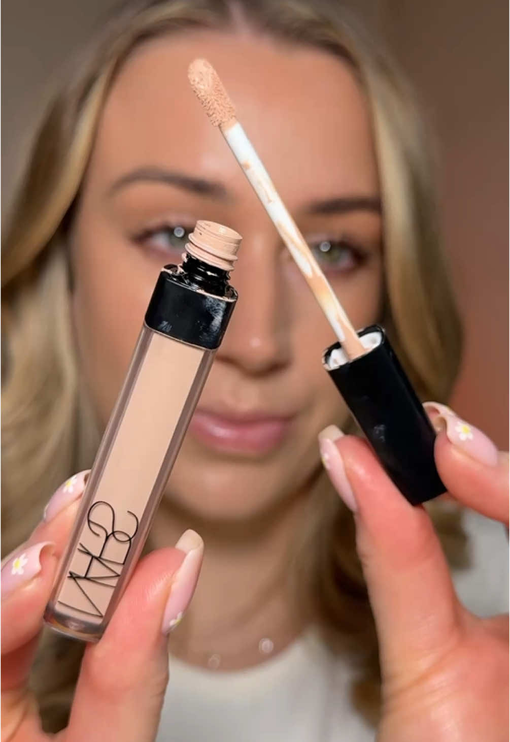 Sculpting with concealer 👇🏻🤎 IB: @nicole_laneeee  I just think this technique is so simple and so effective, and it doesn’t use too much product 🙌🏻 @NARS Cosmetics Radiant Creamy Concealer (Creme Brûlée) [ad - previous partnership]  @VIEVE 119 Conceal & Prime Brush *Kindly gifted* Save for later✨✨ #concealertutorial #makeuphack #makeuptrend #makeuptip 