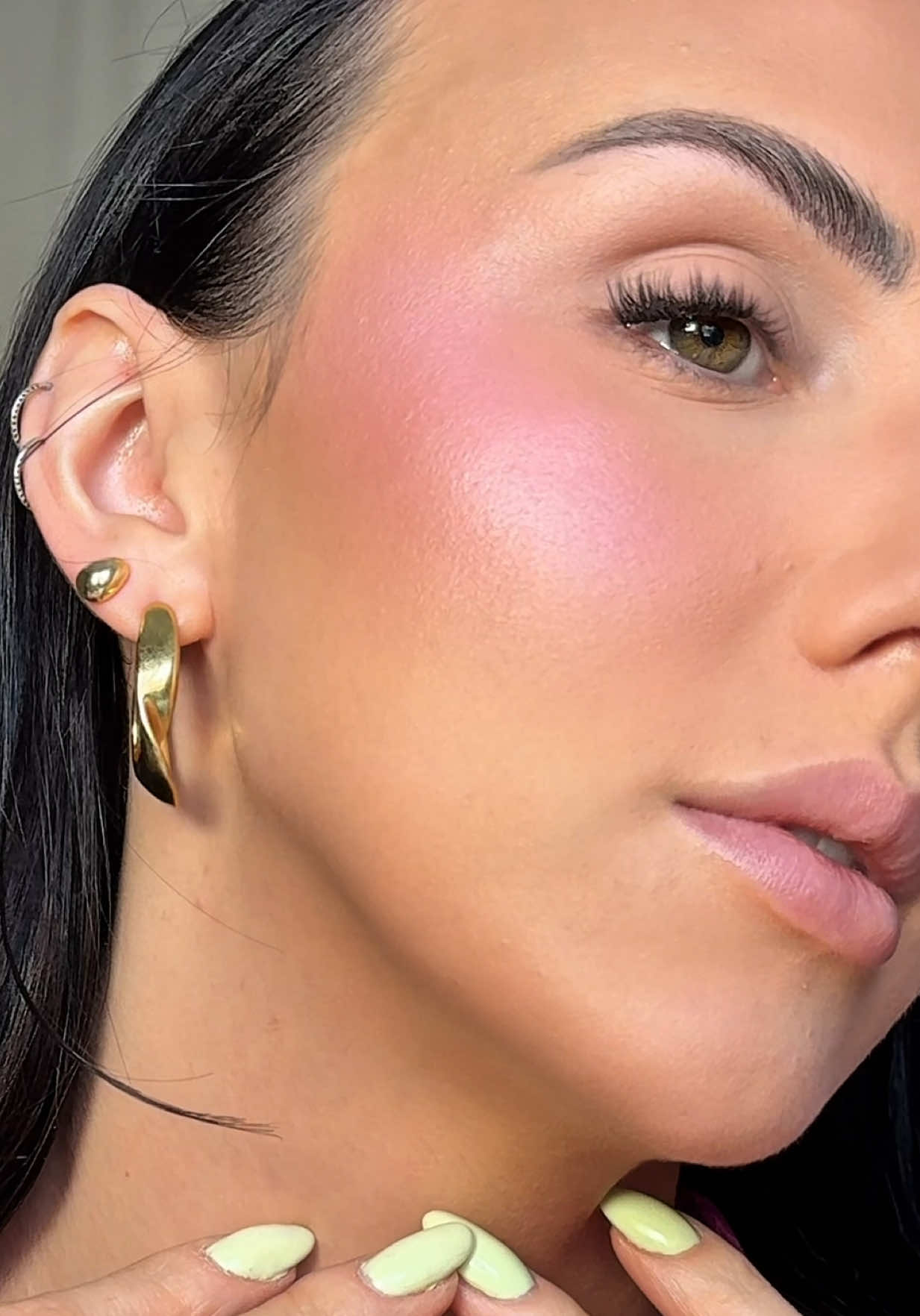 If you want the most perfect baby doll pink blush… YSL make me blush in shade 42 is perfection 🌸 @YSL Beauty #babypinkblush #blush #makemeblush #luxurymakeup #viralblush 