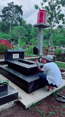 Belum pernah membahagiakan mu ibuku, bapaku, semoga Allah mengampuni dosa dosa kedua orang tuaku dan menerima segala amal ibadahnya semasa hidup semoga Allah menempatkanmu di surga amiin🤲