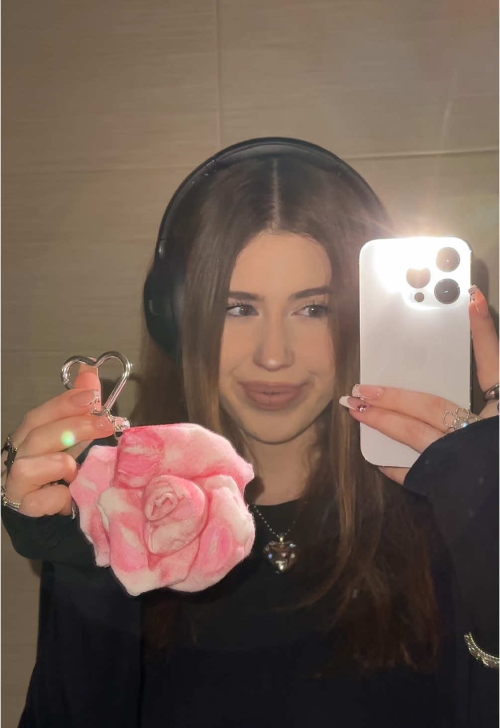 Myślałam, że wyjdzie ciut mniejsza 😅🌹💋 #DIY #rose #kiss #yslbeauty #gift #tutorial 