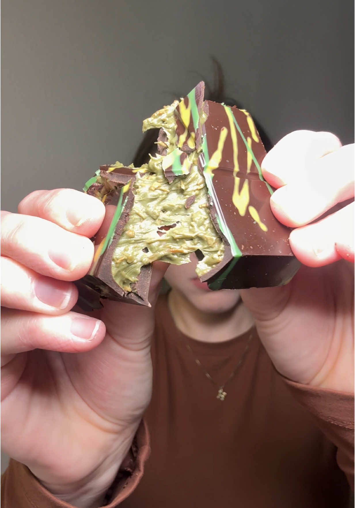 The Dubai chocolate is indeed worth the hype🤎💚 #asmr #asmreating #asmreatingsounds #dubaichocolate #chocolate #chocolatelover #pistachiochocolate 