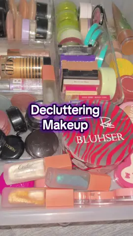 #declutter #makeupdeclutter #makeupcollection #decluttering #organize #CleanTok #makeup #declutterwithme 