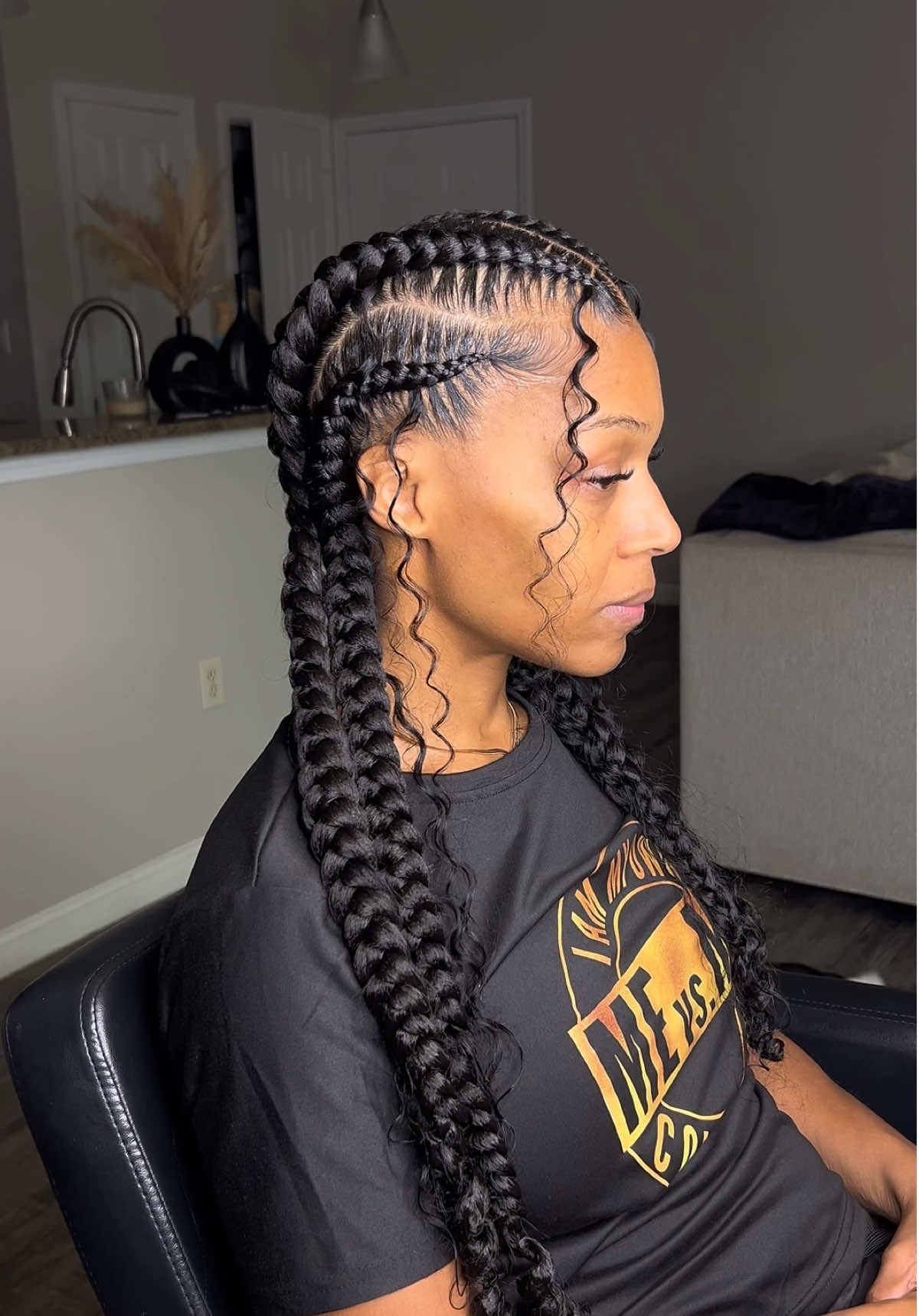 This is the perfect vacation style if you just want something quick & easy✨🤍 this is so cute🌸 April calendar is available now!!! Please DM me or message me if you need a specific date and time! Follow me on Instagram (( IG:_slayedbynomi_ )) #contentcreator #fypシ゚viral #bohemianknotlessbraids #trending #knotlessbraids #stitchbraids #vacationhair #houstonhairstylist #houstonbraider #braidertiktok #houston #protectivestyles #tutorial #braids #fyp #explore #CapCut 