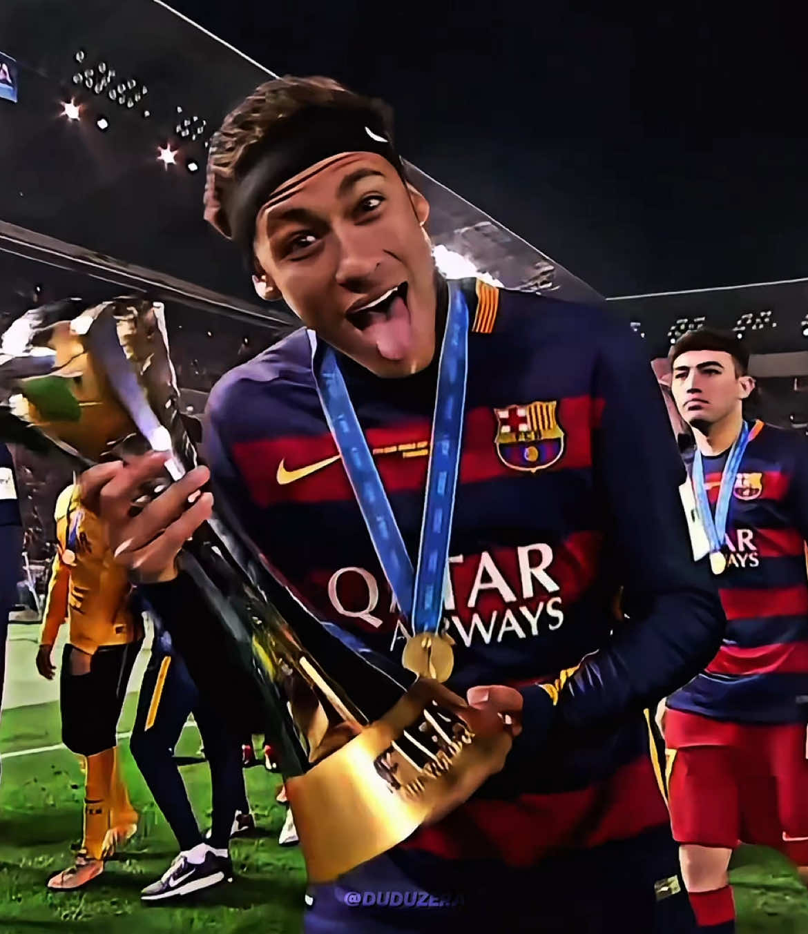 Saudades da época em que Neymar jogava com leveza, encantando com seus dribles, e o trio MSN aterrorizava defesas, transformando cada jogo em espetáculo #neymar #barcelona 