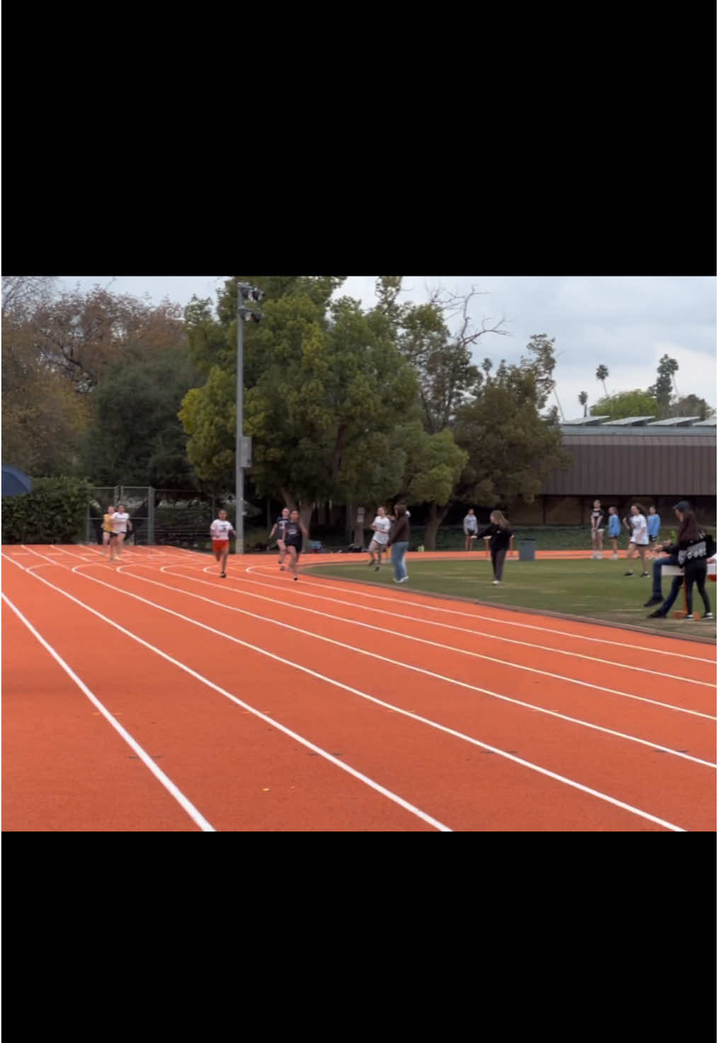 “More arms baby, more arms” #track #trackandfield #200m #trackparents #200meterdash #middleschooltrack #sprinter #fyp #pr 