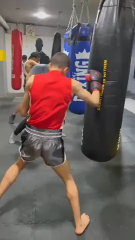 ابعتهالو🔥#kickboxing #ملاكمه🥊 #ملاكمه🥊 #مواي_تاي #جيم #قتال_فنون_قتال_شوارع #الشعب_الصيني_ماله_حل😂😂 #foryou #fyp 