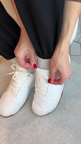 Meet your new go-to all-day sneaker—the @On Roger Clubhouse! 👟✨🤍 Tennis-inspired, ultra-comfy, and ready to take you from morning to night. Your off-duty look? Consider it handled. Shop now in-store & online! xx #onrunning #onsneakers #rogerclubhouse #sneakerstyle #unboxing #trainers #dailyessentials #dailysteps #offdutystyle #StreetStyle #activewear #comfort #FashionForward #Lifestyle