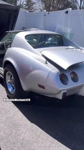 How do I adjust the idle on  Edelbrock AVS2 carburetor #mechanic #brakejob #mechaniclife #auto #cars #tips #tricks #LifeHack #autotips 