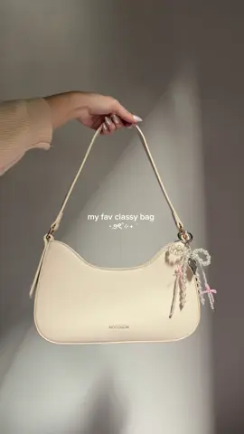 look at how gorg this bag is! 😩 #mossdoombag #mossdoom #shoulderbag #kilikilibag #classybag #mossdoomdarbybag 