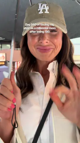 The first OOTD in Japan! It’s giving American tourist vibes 👌🏻 #OOTD #mom #millennial #style 