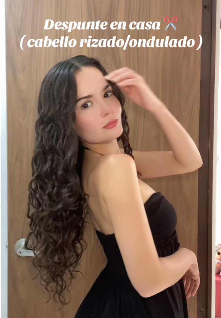 Tengan en cuenta que yo tengo el cabello cortado en capas largas ( me lo corte yo sola también😂 ) tengo el tutorial en mi perfil #curlyhair #curls #cuthair #rizos #cabellorizado 