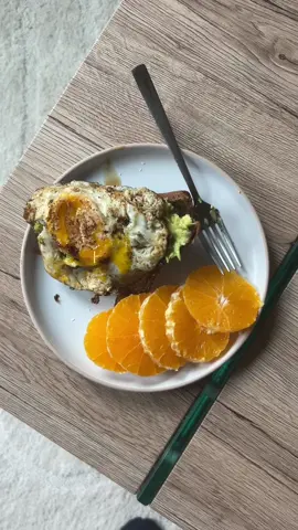 sometimes simple is best!  #foryou #foryoupage #fyp #ballet #ballerinasoftiktok #ballerina #ballerinadiet #highprotein #healthy #wieiad #wieiadrealistic #whatieatianday 