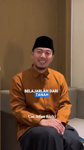 Hidup lah seperti akar mesti tak terlihat terbenam didalam tanah, dan sering diinjak-injak ia tetap tulus menguatkan batang menghidupkan daun bunga.. ☺️ @Danii_Mhd06  #motivation #MayyahSL #daniimhd06 #WhitePink 