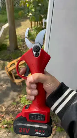 electric pruning shears set #pruner #garden  #tools #gardening #gardentools #spotlightfinds #tiktokshopspringglowup 