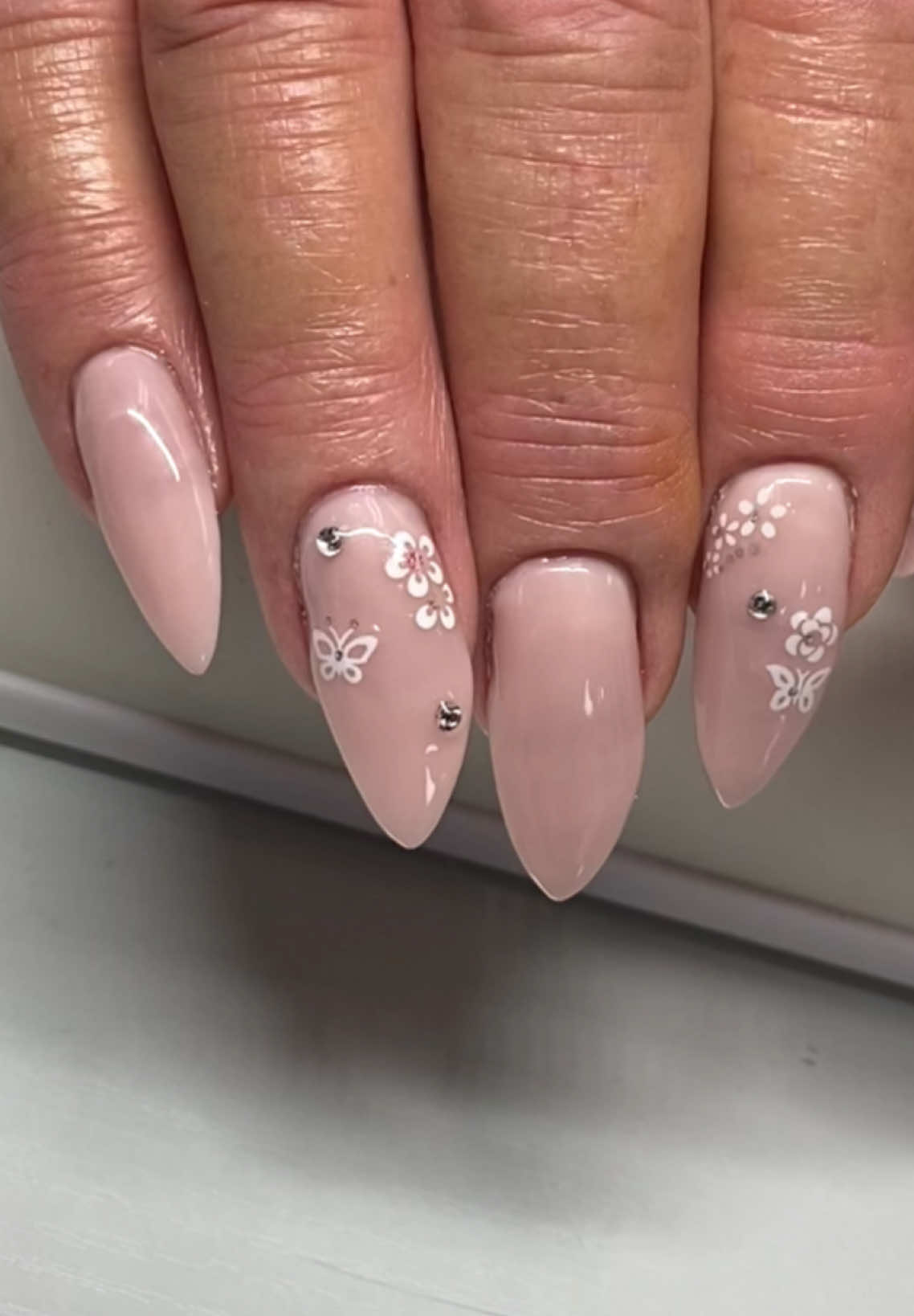 🦋  #stilettonails #springnails #buildergel #madamglam @MadamGlam 