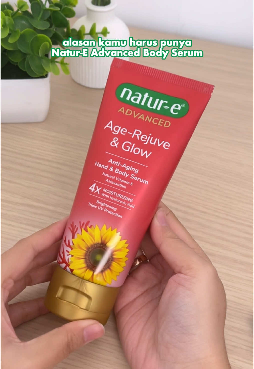 Selain kulit wajah, kulit badan juga jangan sampai diskip yaa perawatannya~! Supaya glowing dari atas sampai bawah ❤️❤️❤️ #bodycare #bodyserum #antiaging #astaxanthin 