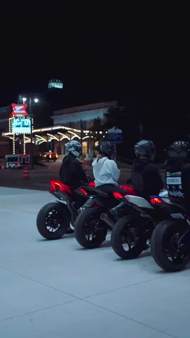~Late Night High~ 📷 @FlicksbyJames  - - - #motorcycle #moto #bikelife #motorbike #r1 #yamaha #biker #bike #explorepage #honda #motorcycles #kawasaki #bikersofinstagram #carbonfiber #suzuki #ride #instamoto #ducati #motolife #bikers #motorcyclelife #Motorsport #motor #motocross #bmw #motogp #explore #caferacer #motorrad #viral 