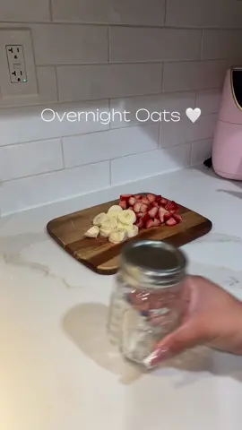 First timer ✨I hope I did this right lol any tips? #oatmeal #asmr #foryoupage #asmr #oatmealtiktok #anightinmylife #parati #healthy #MomsofTikTok #momlife #asmrsounds #fyp #contentcreator #nightlife 