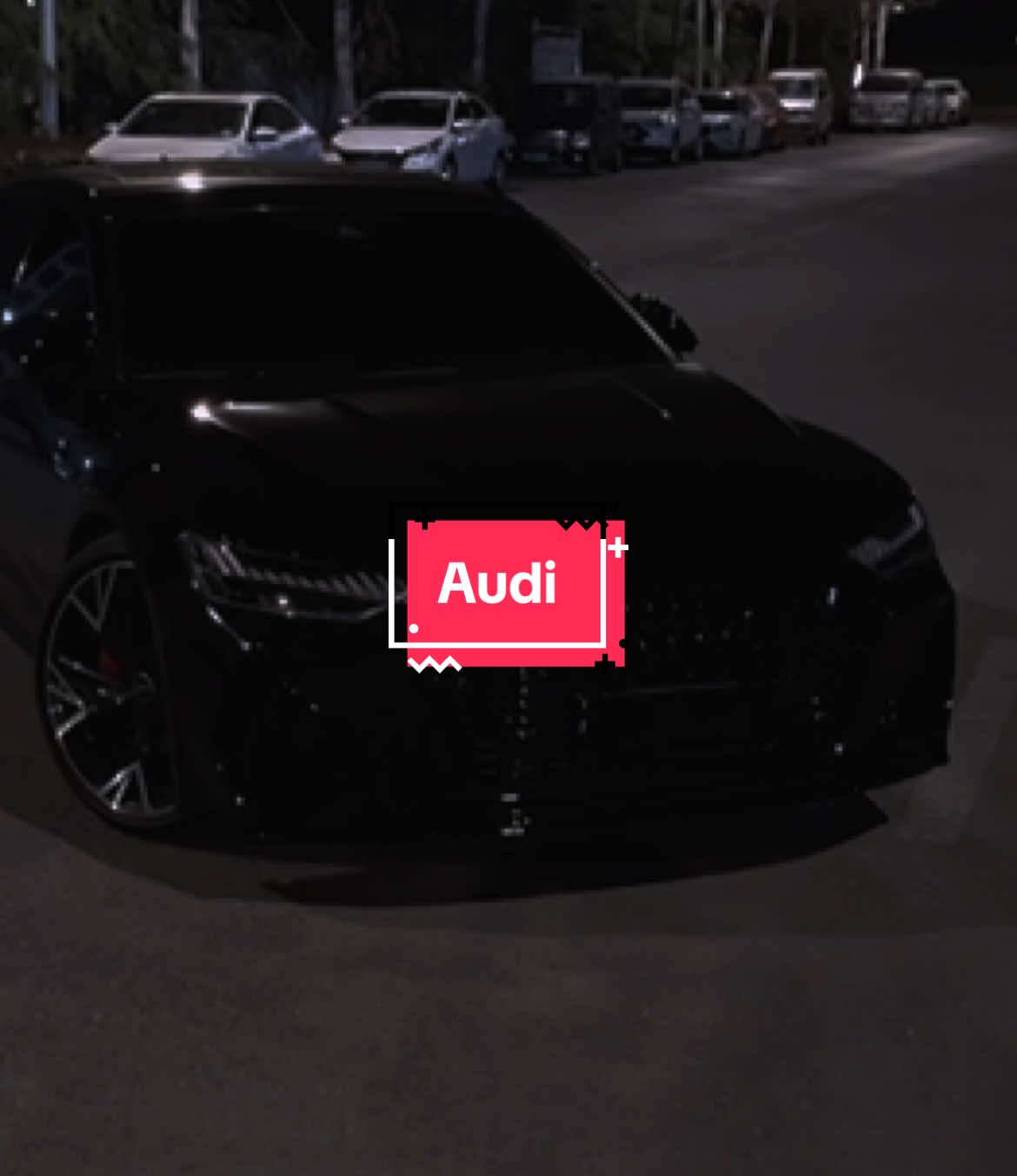 Người ta thường nói vui là “ mua đèn tặng xe “ và đó chính là: Audi Matrix LED/HD Matrix LED là công nghệ đèn pha thông minh sử dụng các LED điều khiển độc lập để tối ưu chiếu sáng, tránh làm chói mắt xe khác. Hệ thống tự động điều chỉnh vùng sáng, hỗ trợ chiếu sáng theo hướng lái và có hiệu ứng đèn tín hiệu động, giúp tăng an toàn và thẩm mỹ.  #audi #audia7 #a7 