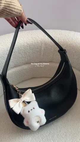 Replying to @Moon💫 you definitely need this 3 way bag coz it’s spacious & so classy 😭✨🖤 #bag #bostanten #3waybag #shoulderbag #handbag #slingbag #bagrecos #ladiesbag #trendybag #fyp #viral